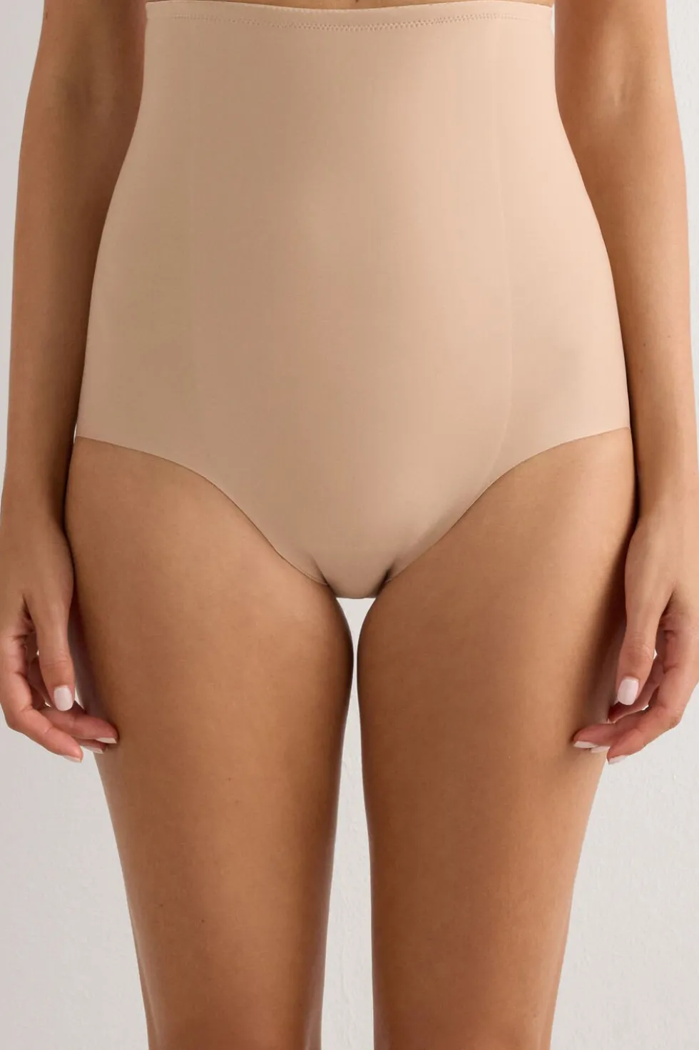 Bezszwowe modelujące figi culotte z wysokim stanem z mikrofibry