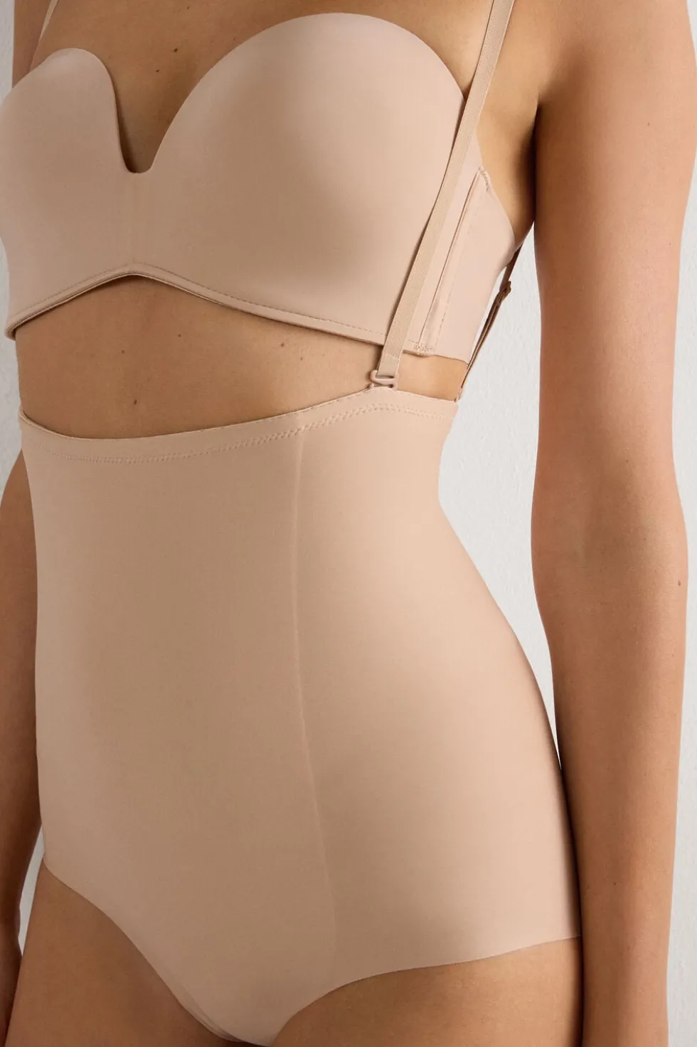 Bezszwowe modelujące figi culotte z wysokim stanem z mikrofibry