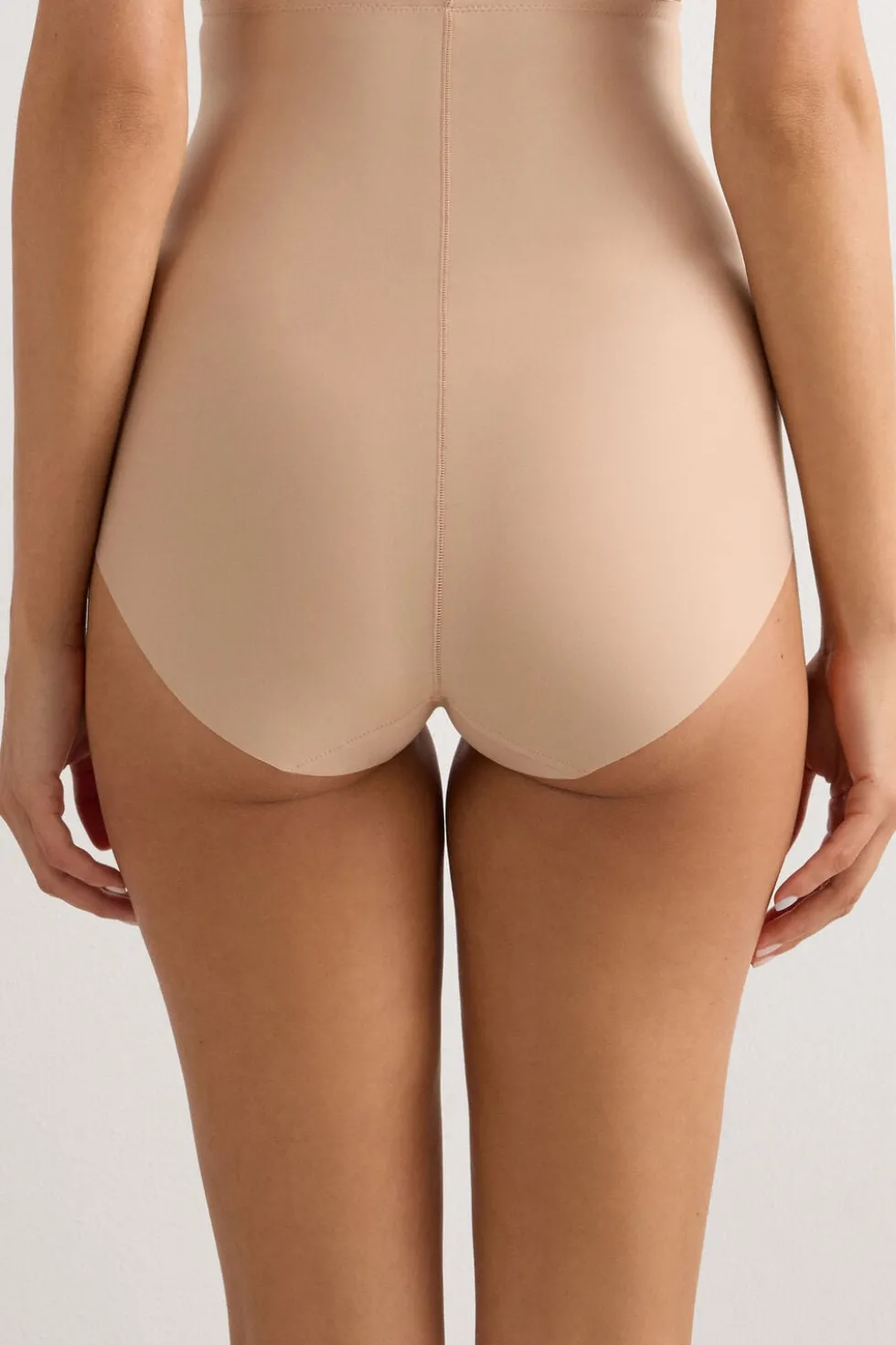 Bezszwowe modelujące figi culotte z wysokim stanem z mikrofibry