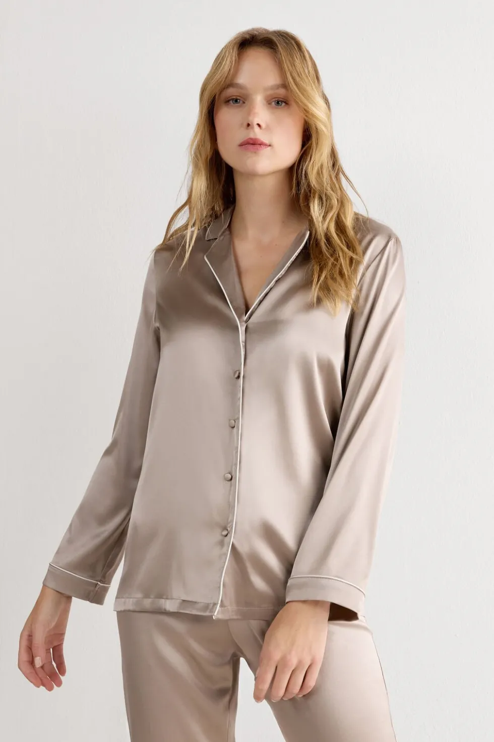 Jedwabna Koszula z Długim Rękawem o Męskim Kroju