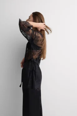 Koronkowy Szlafrok Elegance Embodied