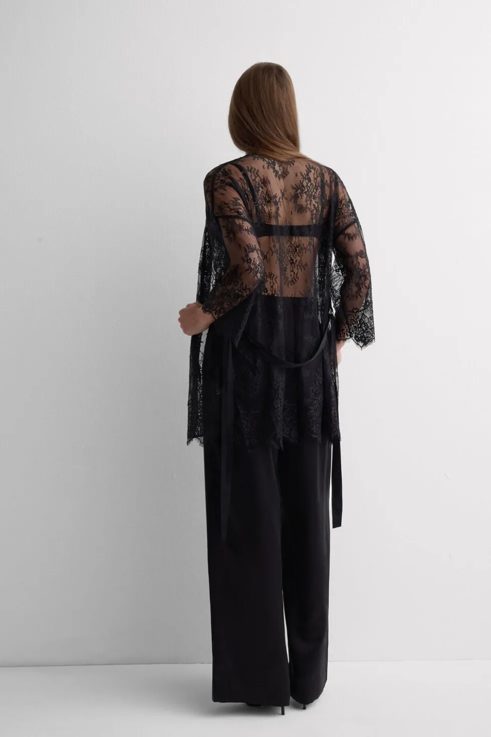 Koronkowy Szlafrok Elegance Embodied