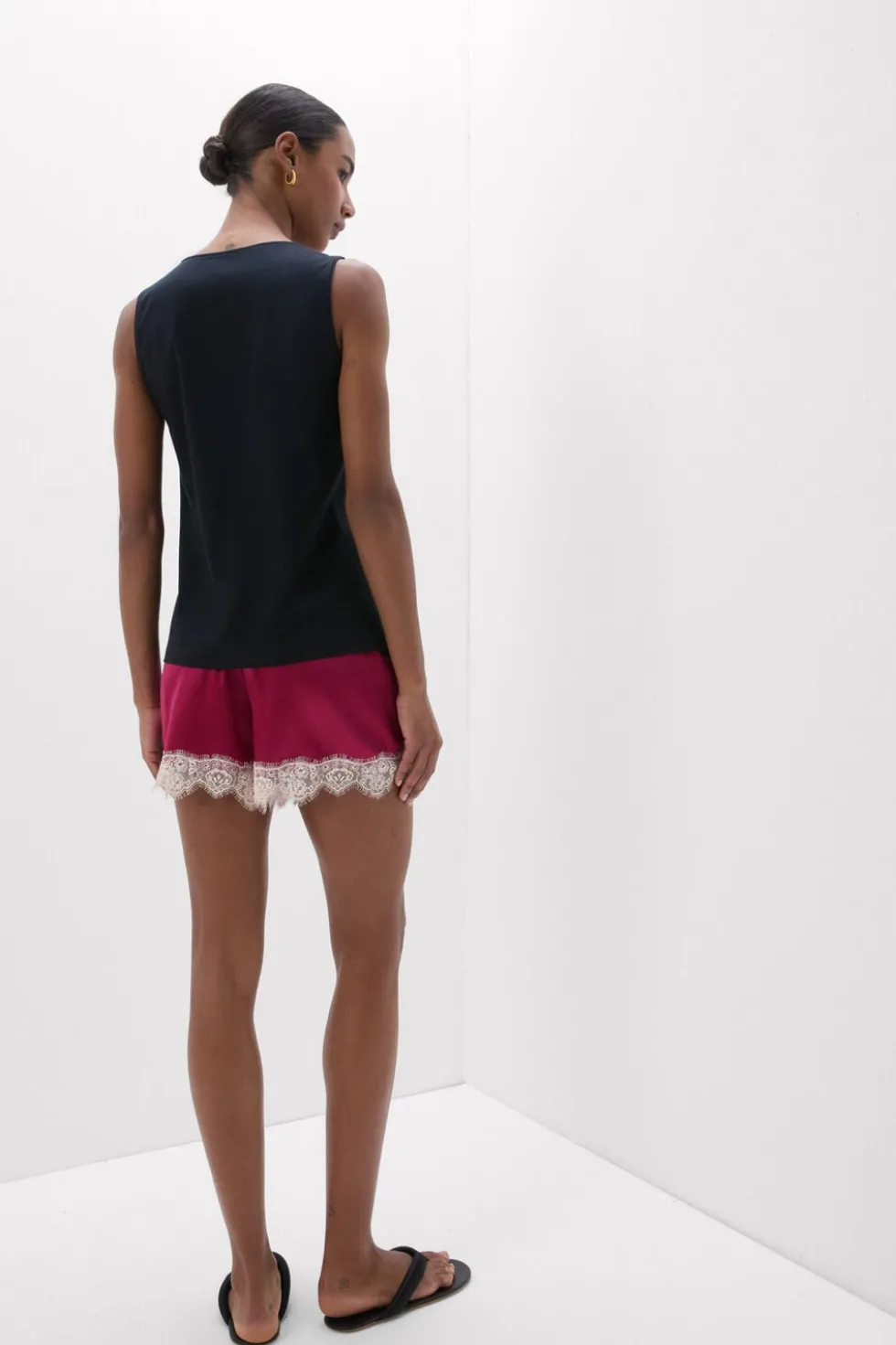 Podkoszulka z bawełny Elevated Cotton z Dekoltem w Serek