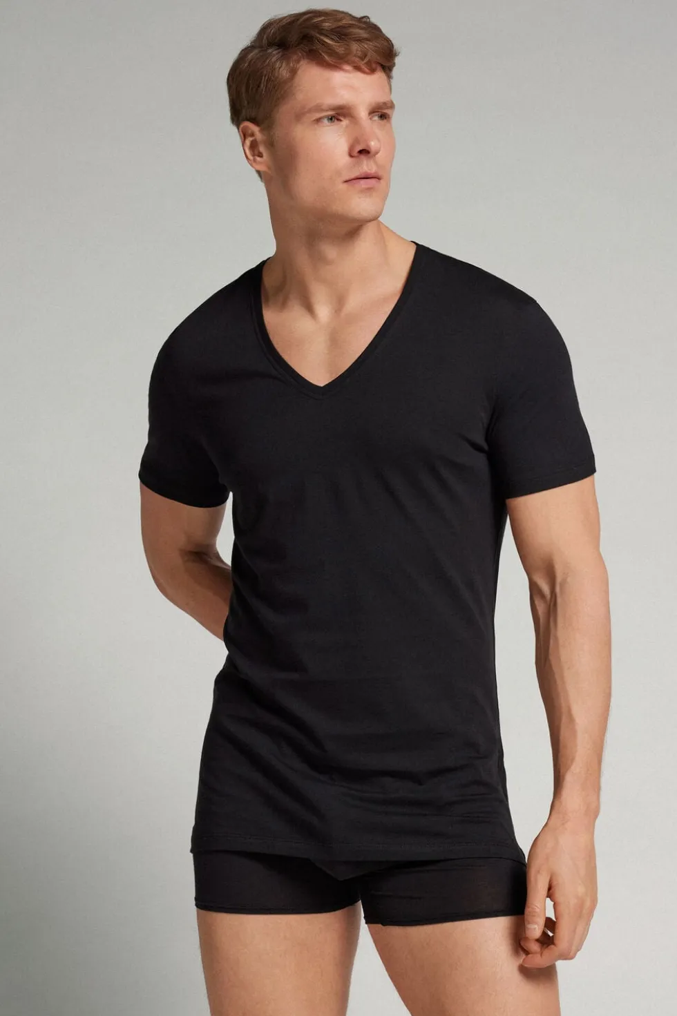 T-shirt z Dekoltem w Kształcie Litery V z Bawełny Superior Extrafine